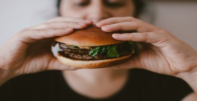 Por que sentimos sono após o almoço?