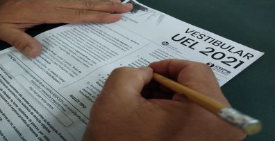 Vestibular da UEL registra ausência de 42% e prova aborda fronteiras e pandemia
